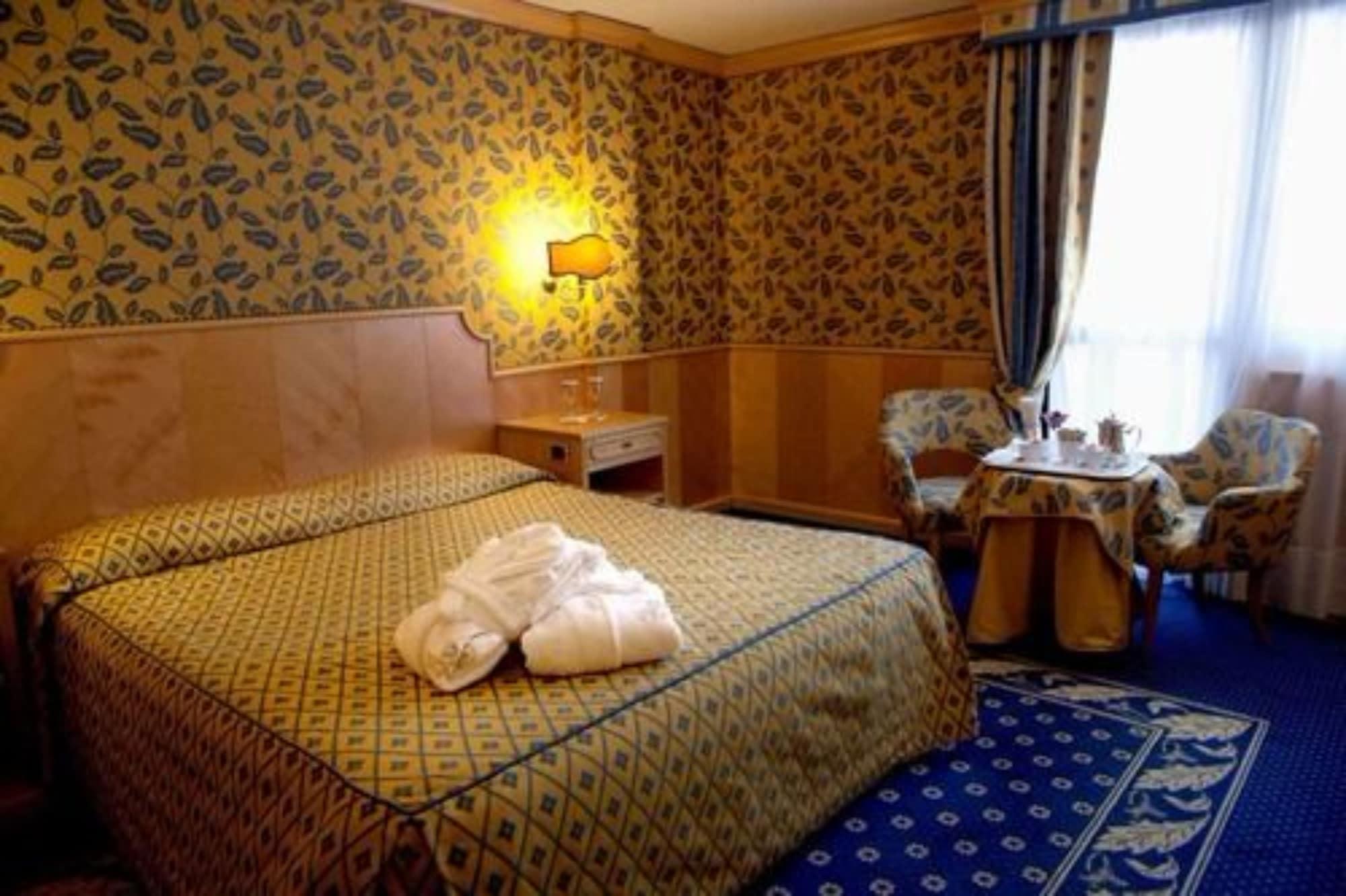 Hotel Spinale Madonna di Campiglio Bagian luar foto